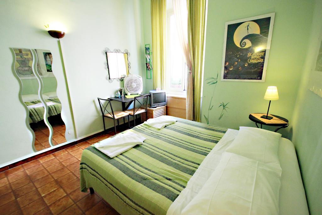 Sixbeds Hotel Rome Room photo